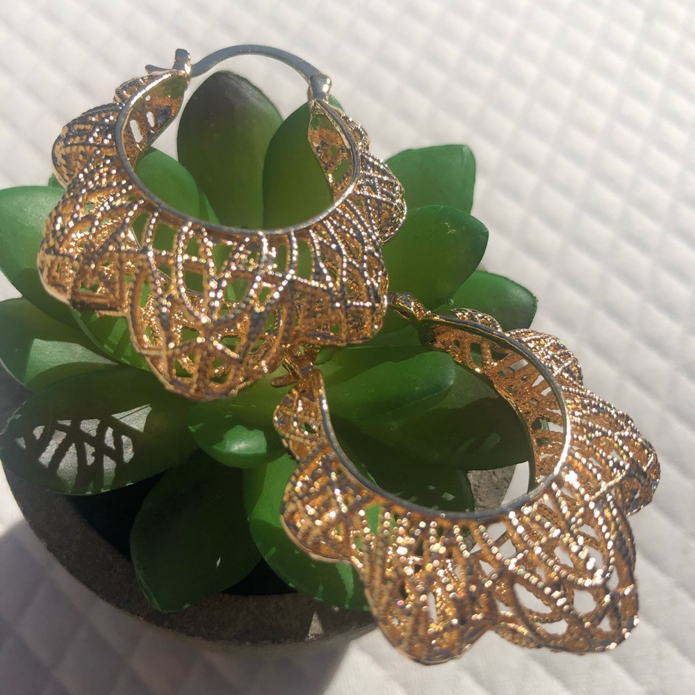 Fun lightweight decorative earrings ✨